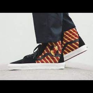 EUC Gryffindor Sk8-hi HARRY POTTER Vans
